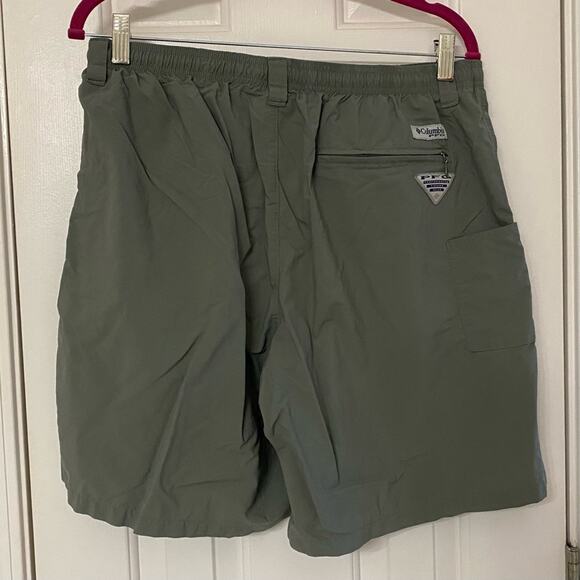 COLUMBIA • Olive Green PFG Waterproof Fishing Shorts - Picture 5 of 6